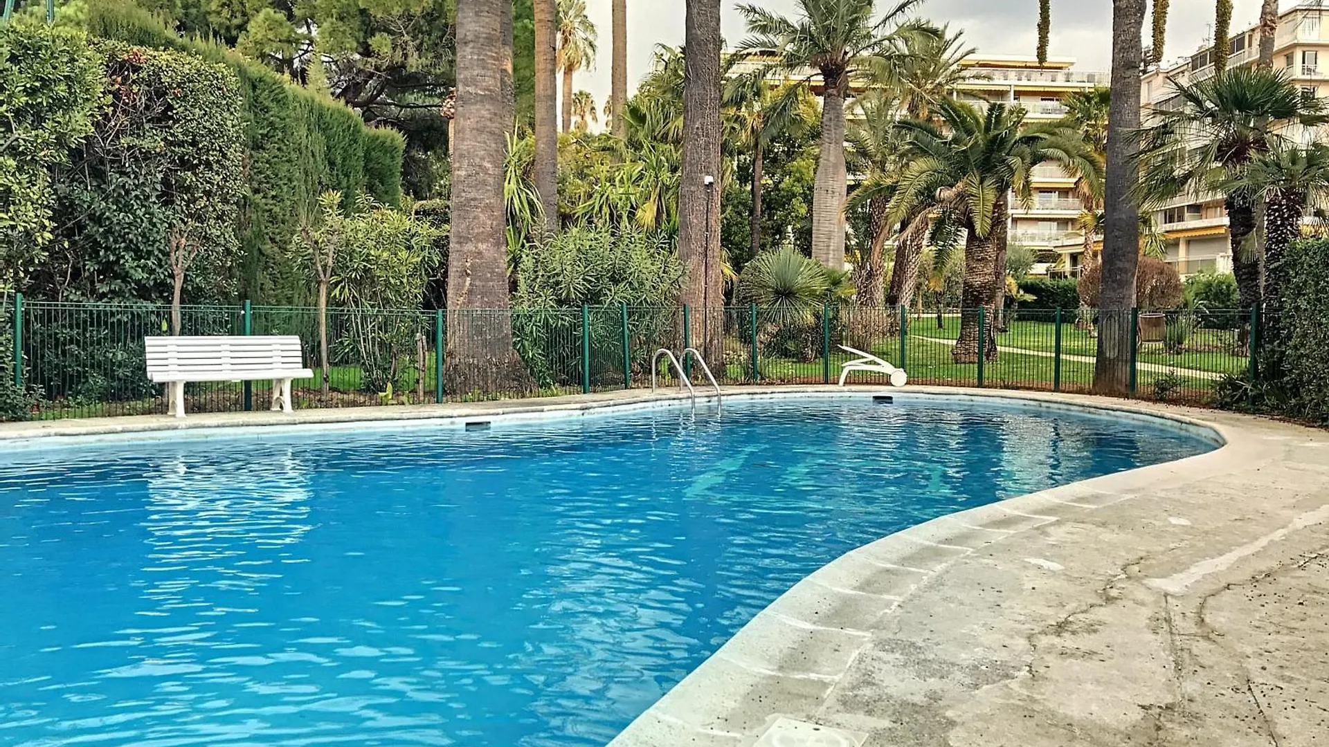 A Deux Pas Des Plages Piscine 346L Franchi Cannes 0*,  France